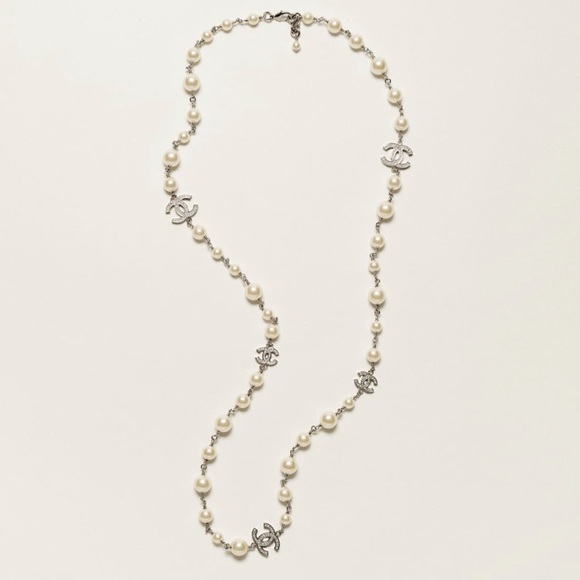 COPY - Chanel Pearl CC Necklace with Silver Hardware - Picture 1 of 6